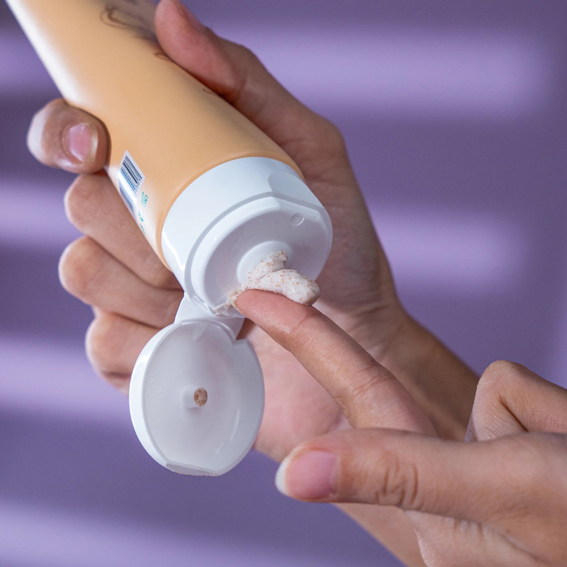 Gentle Exfoliating Walnut Scrub - Nutrinorm Wellness