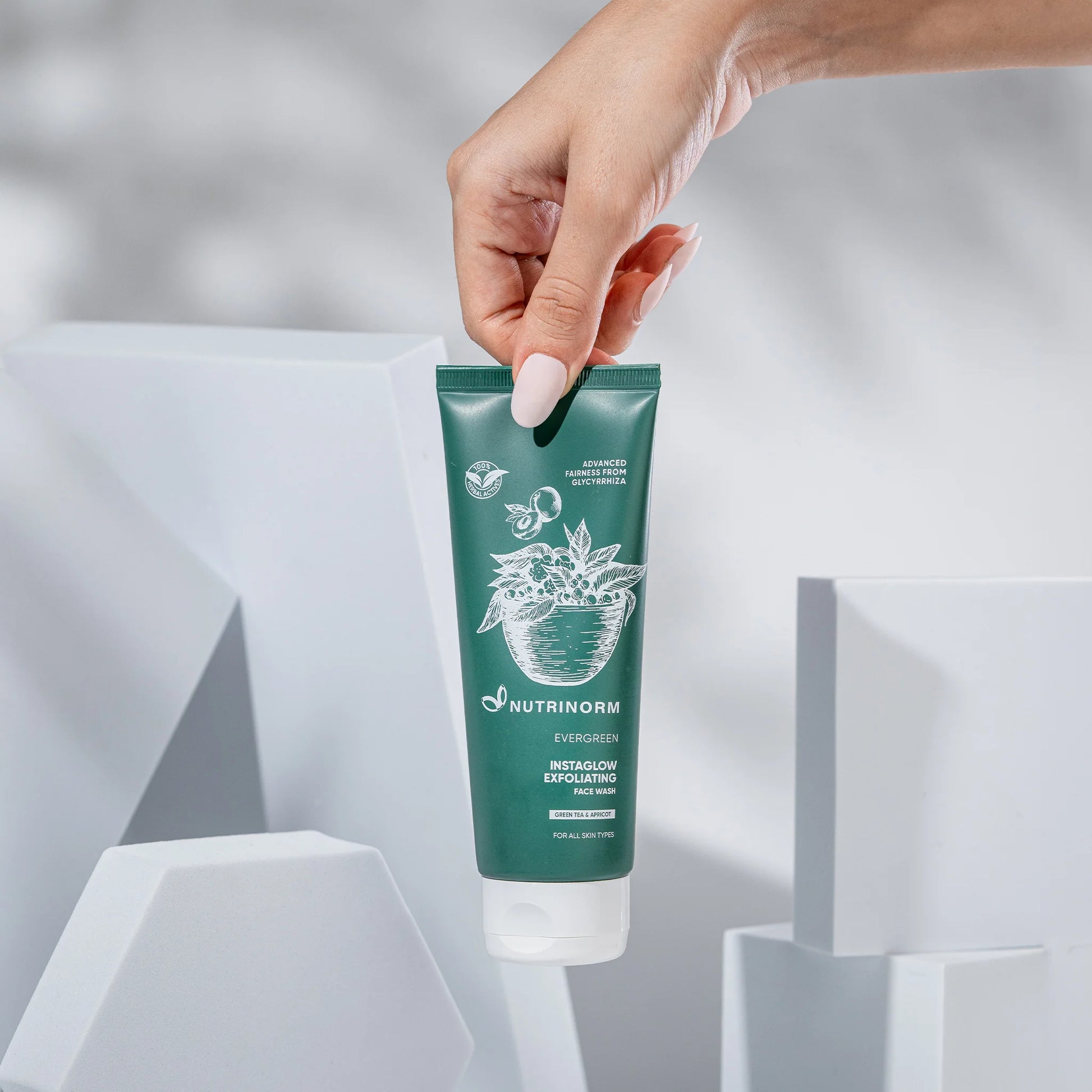 Instaglow Exfoliating Face Wash - Nutrinorm Wellness